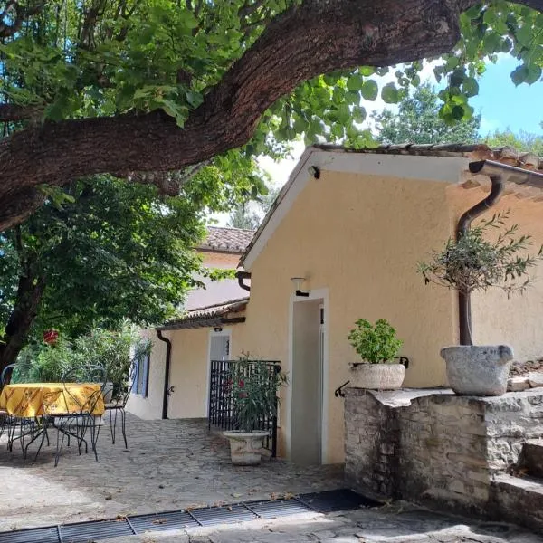 Le Mas des Deux Tilleuls, hotel in Sablet