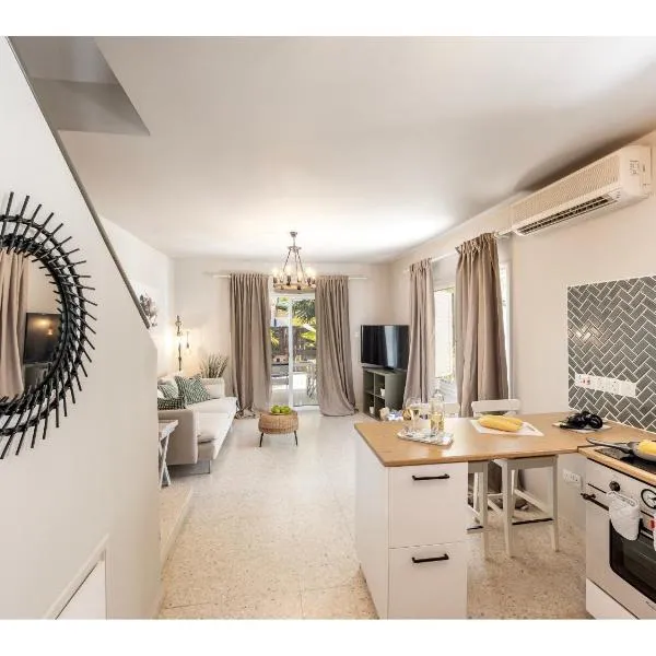 Anas Kiti Seaside Villa، فندق في Meneou