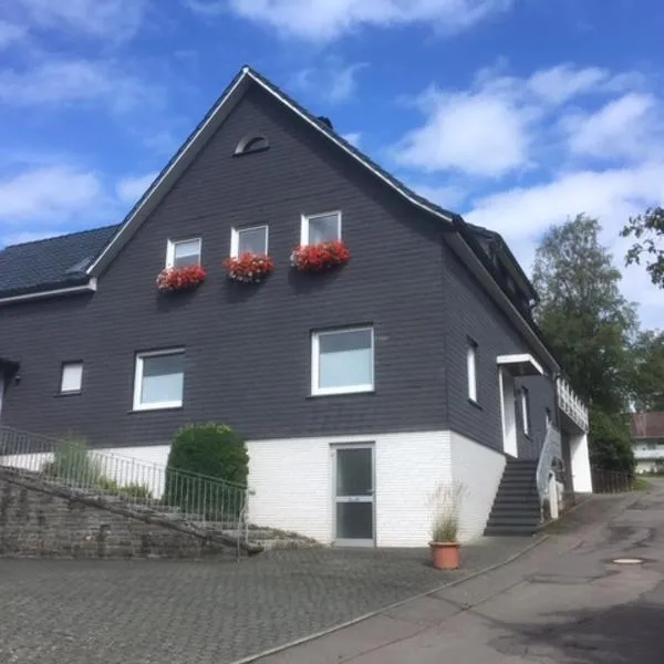 Schöne Ferienwohnung Nähe Biggesee, hotell i Berlinghausen