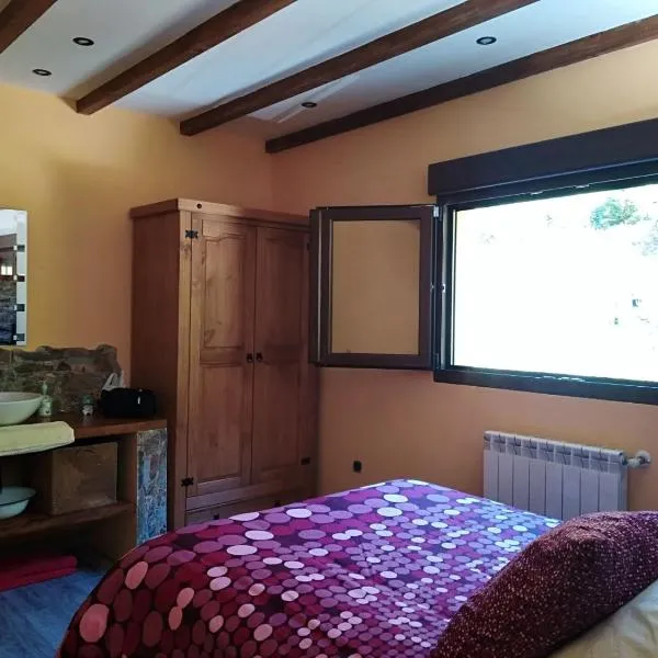 Apartamentos rurales La Veiga, hotel in Santiago del Hermo