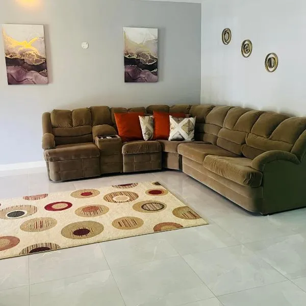 Kingston Vacation Home Two Bedroom, hotel a Kingston