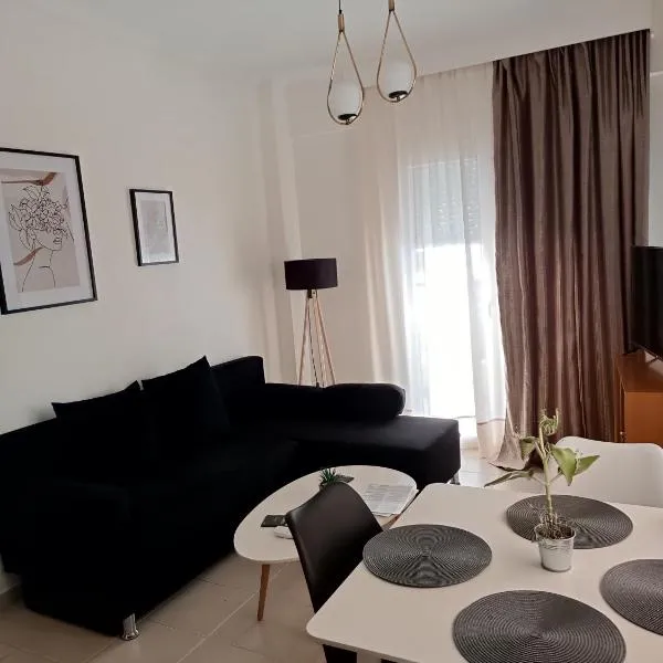 3 min from central station No2 private free parking, hotel in Thessaloniki