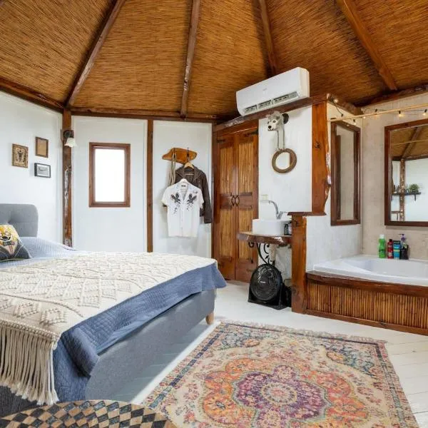 Best view Cosmic cabin In Eco village, hotel v destinaci Clil