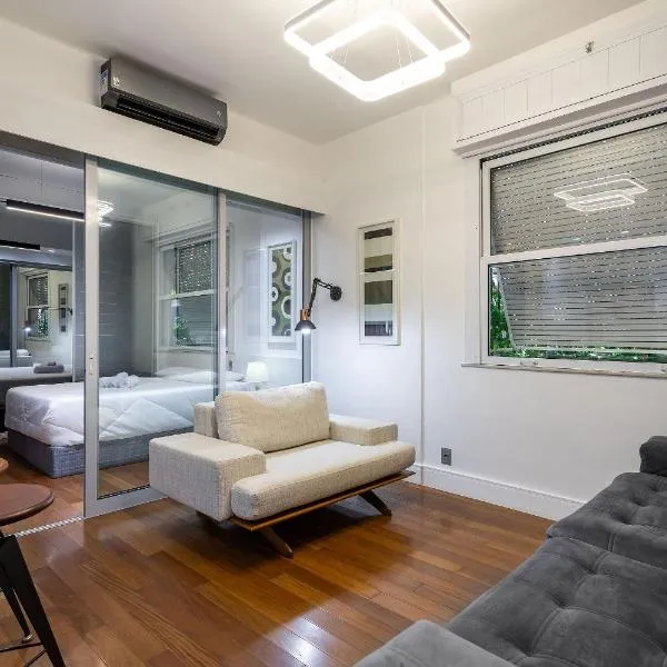 Apt charmoso completo com ar condicionado no Leblon