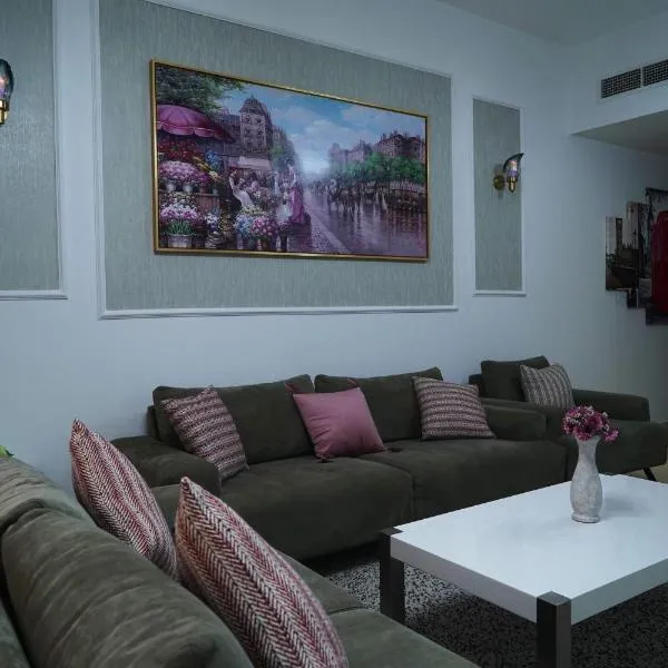 Your Serene Getaway Haven Azure Baniyas 1BR Apartment: Yāfūr şehrinde bir otel