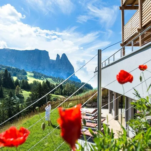 Hotel Chalet Dolomites, hotel di Alpe di Siusi