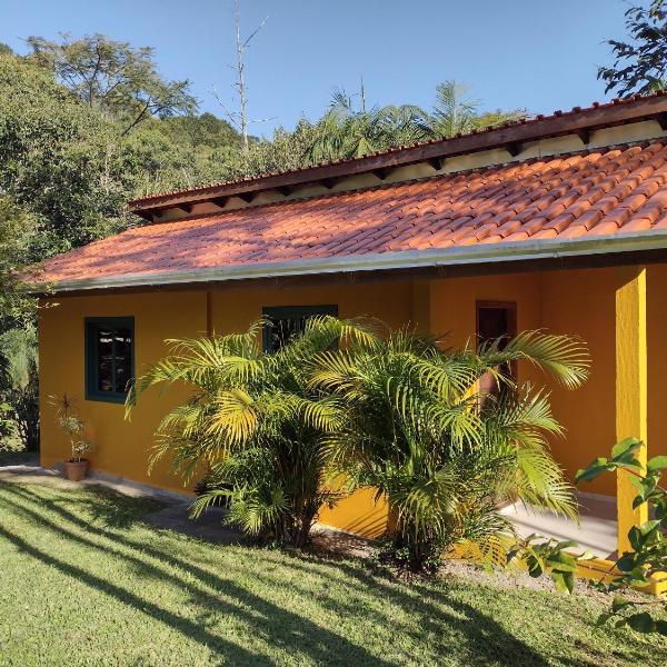 Casa em meio a natureza e próxima à praia