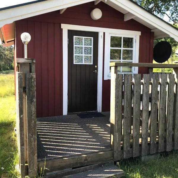 Björsjöås Vildmark - Small camping cabin close to nature, hotel en Surte