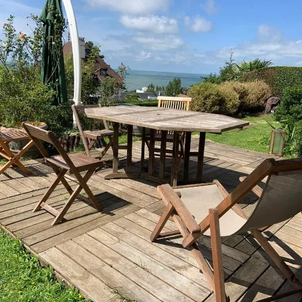 Grand rez de jardin-terrasse avec vue sur la mer - 2 chambres, khách sạn ở Blonville-sur-Mer