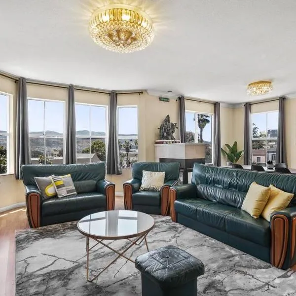 Beautiful Spacious House 2BR / 4BR in Silver Terrace, hotel v destinaci San Francisco
