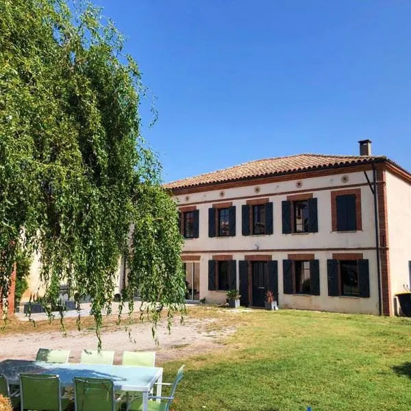 Chez Lucy&Nico, hotel in Belcastel