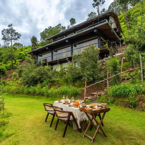 StayVista at Leopard's Creek with Pool, hotel in Solan
