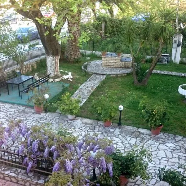 Maritsas Apartments, hotel in Roda