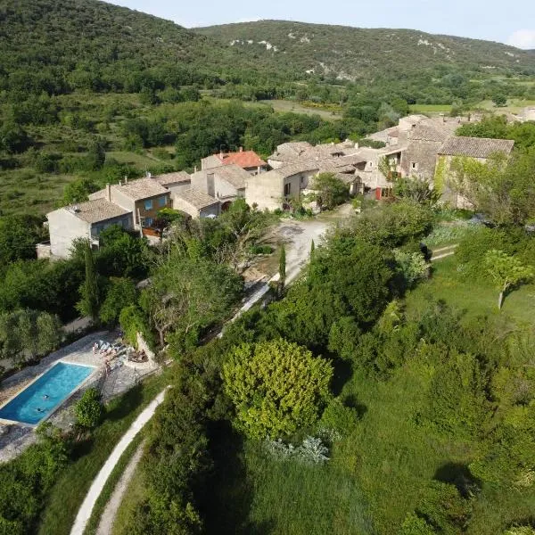 Gîtes du Clos Cèze Art, hotel in Saint-André-de-Roquepertuis