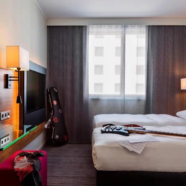 Moxy Vienna Airport - photo 2
