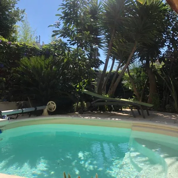VILLA BEAUSEJOUR, hotel v Cannes