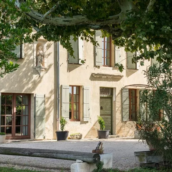 Le Mas Saint Jacques, hotel in Le Pontet