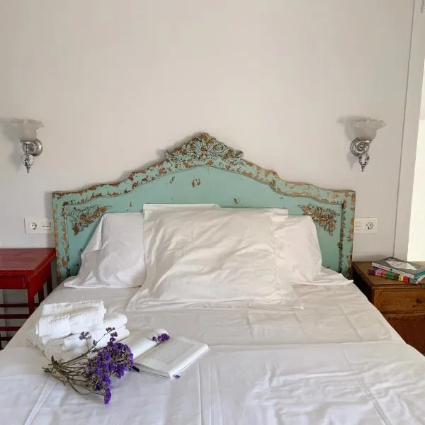 La Grulla Dorada, hotel in Perales del Puerto