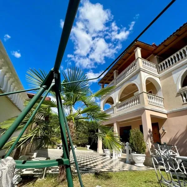 Guest House Pulake โรงแรมในเบราท