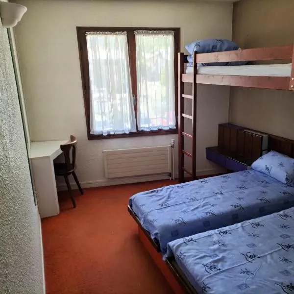 Chambre Triple avec Salle de Bains Privative 3, hotel in Vallouise