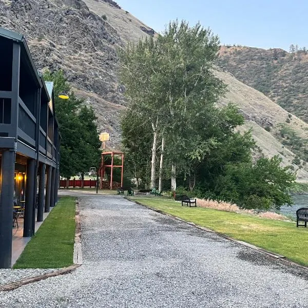 Steelhead Lodge, hôtel à Lucile