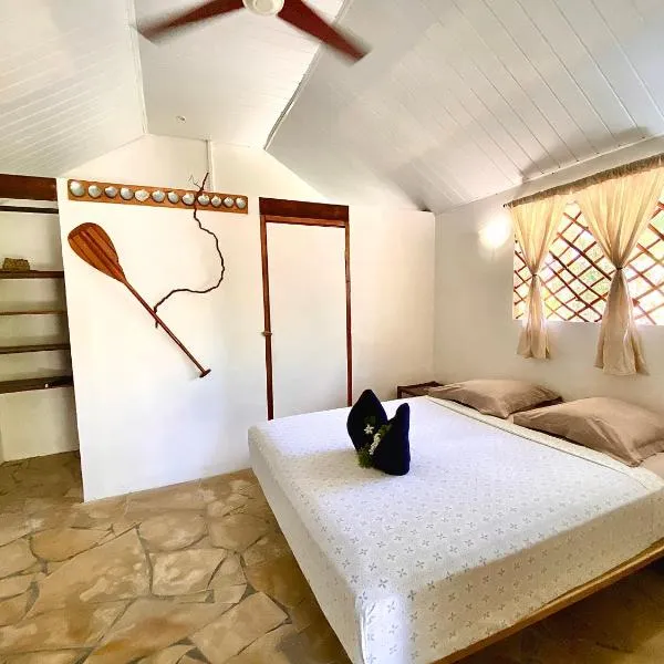 Poe Guesthouse, hotel v Avatoru