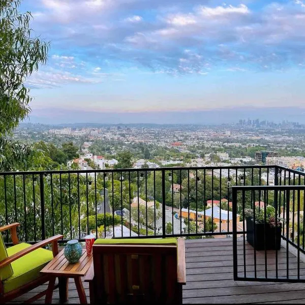 Stunning View Hollywood Hills Guest House, hotel di Los Angeles