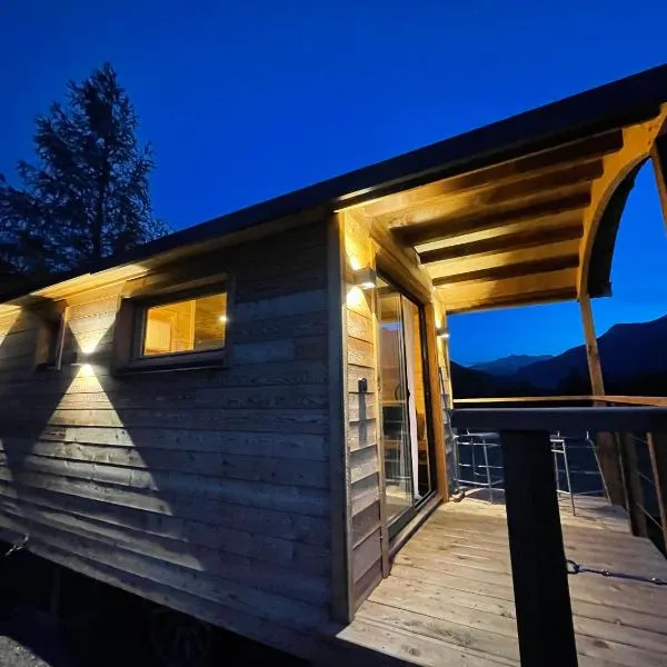 Alpine love shack, hotel v destinaci Villar-Saint-Pancrace