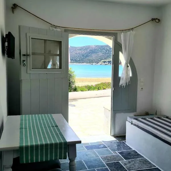 Beautiful seaside house on the beach, hotel v destinaci Platis Gialos Sifnos