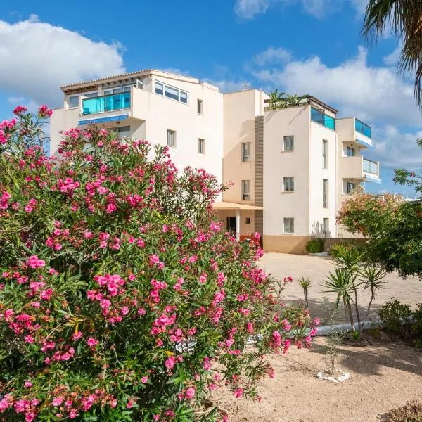 Apartamentos Catalina, hotel a Es Pujols
