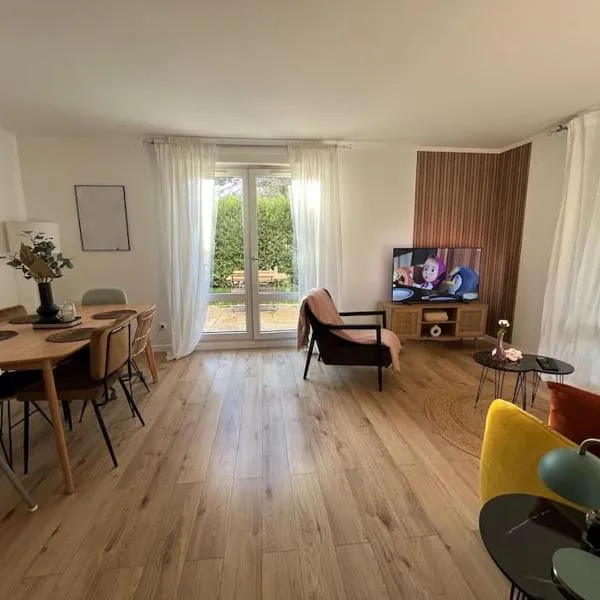 Hana Home 4 personnes jardin privatif business&family, hotel v destinácii Montigny-le-Bretonneux