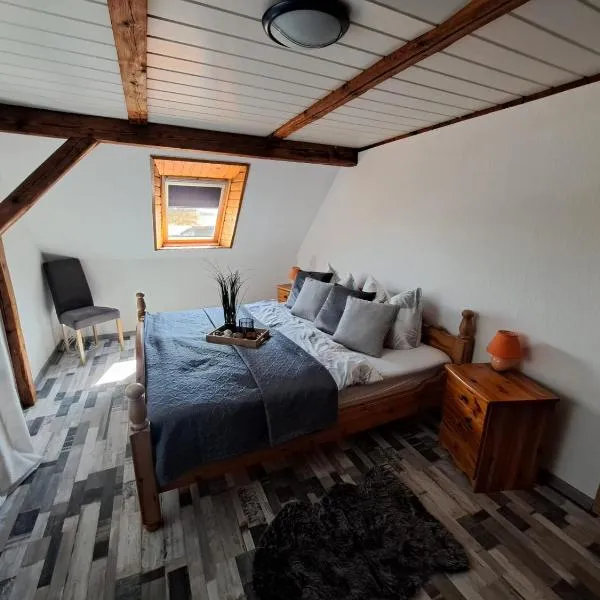 Ferienwohnung Feldblick, hotel v destinaci Saal