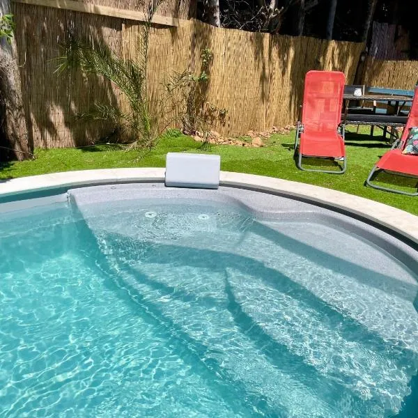 Calme et Intimité proche Avignon Piscine options au choix privée ou partagée de juin à octobre, hotel v destinácii Morières-lès-Avignon