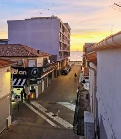 Appartement centre ville à deux pas de la plage, hôtel au Grau-du-Roi
