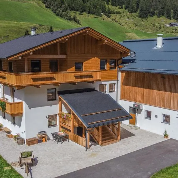 Nedererhof - Zimmer Enzian mit Gemeinschaftsküche, hotel in Schmirn