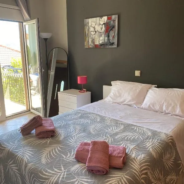 LenasApartment, hotel in Valanidorachi