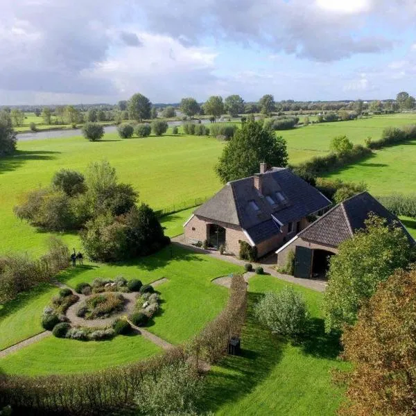 The nicest farmhouse in Holland!, hotel in Epse