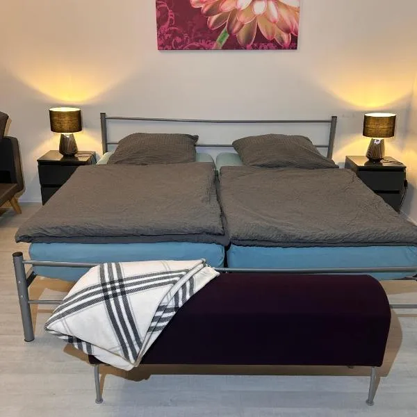 Moderne Maisonettewohnung/2 Zimmer/Küche/Bad #2, hotel em Markt Schwaben