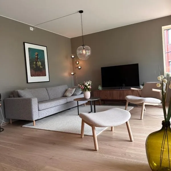 Ny og flott leilighet i Trondheim, hotel in Vikhammer
