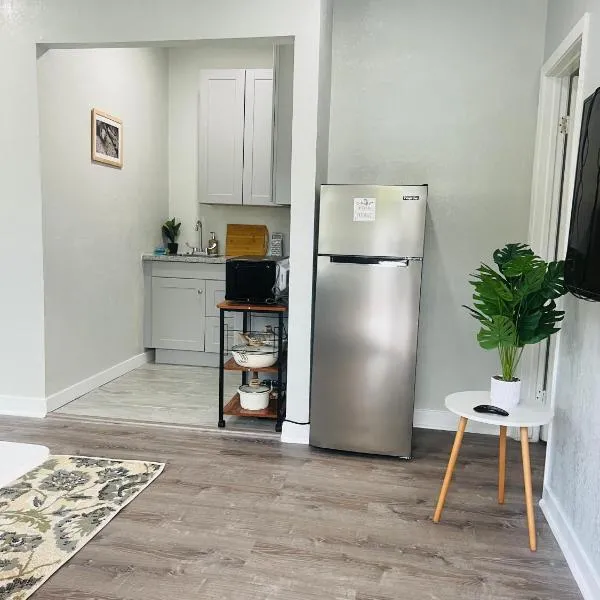 Guest house near LAX, Sofi, Intuit with private parking, hotel a Inglewood