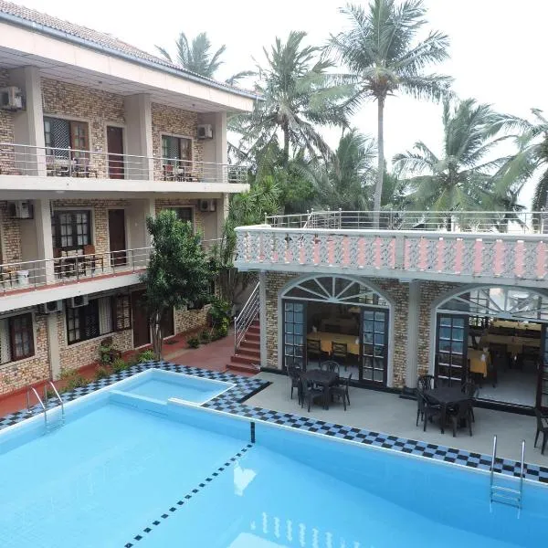 Oasis Beach Resort: Bolawatta şehrinde bir otel