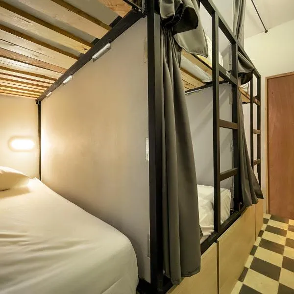 Baku Laureles Hostel、メデジンのホテル