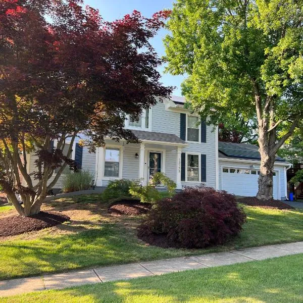 Upgraded, beautiful 4 BD Colonial in Silver Spring, hotel v destinaci Silver Spring
