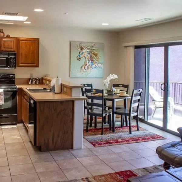 Carnelian Coyote - Fabulous Condo in West Sedona!, hotel v destinaci Sedona