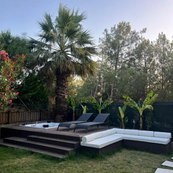 Oludeniz Luxury Villa with Jacuzzi, Common Pool, khách sạn ở Fethiye