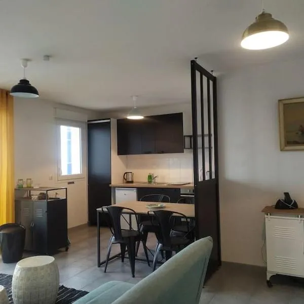 Très bel F2 avec vue mer, hotel in Langrune-sur-Mer