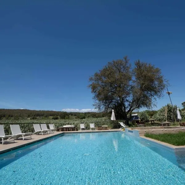Resort con piscina e vicino al mare, hotel di San Cono