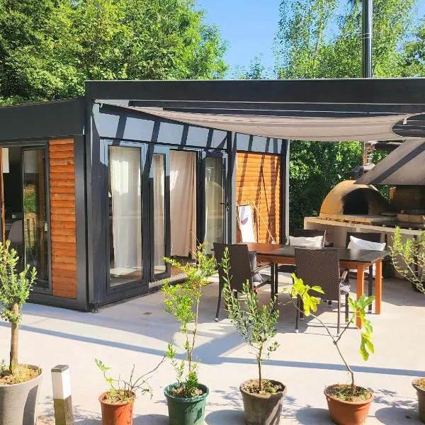 OFFGRID Haus am Angelteich, hotel v destinaci Thallern