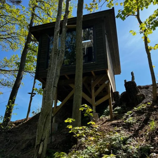 Vättervy Glamping- Ravinstuga, hotel v destinaci Habo