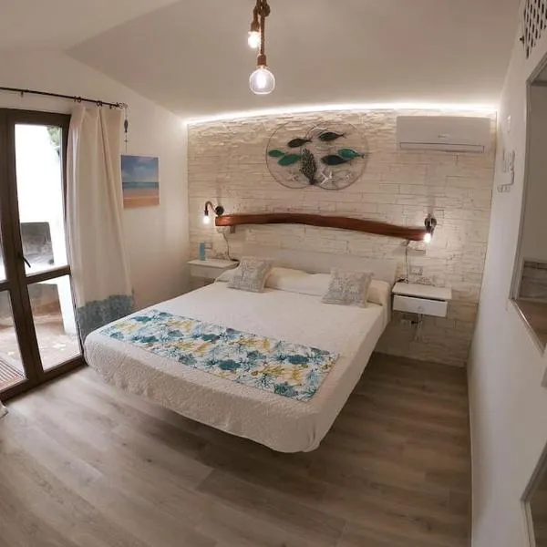 Oasi del Relax - Seaside Peaceful Panoramic Terrace in ITALY - new Sardinia apartment 50 mt beach&sea full comfort air conditioning-WiFi-Parking-Privacy, hotel in Torre Dei Corsari